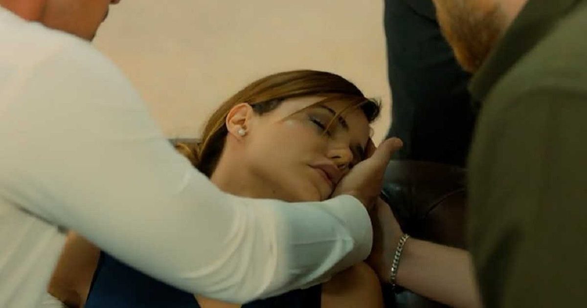 Terra Amara Scandalo e Shock: Zuleyha sviene dopo aver appreso la morte di Demir!