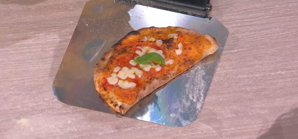 “É sempre mezzogiorno” ricetta di oggi 9 Novembre 2023: Calzone napoletano di Vincenzo Capuano