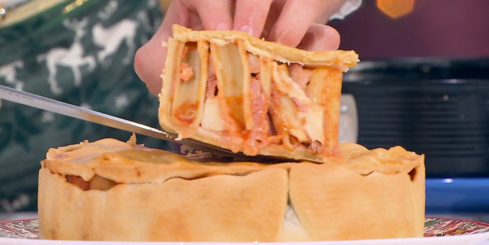“É sempre mezzogiorno” ricetta di oggi 28 Novembre 2023: Timpano di rigatoni di Mauro e Mattia Improta