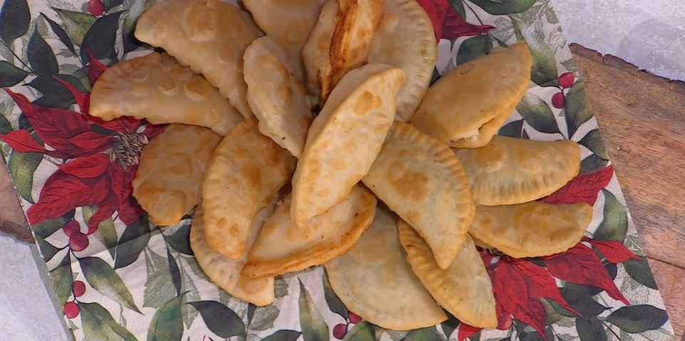 “É sempre mezzogiorno” ricetta di oggi 22 dicembre 2024: Cassoncini fritti di zia Cri