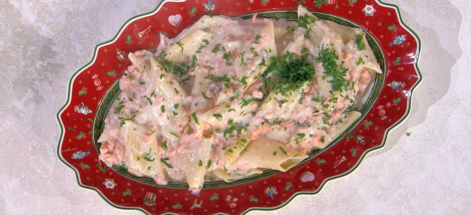 “É sempre mezzogiorno” ricetta di oggi 4 Dicembre 2023: Pennoni con salmone alla vodka di Federico Fusca “É sempre mezzogiorno” ricetta di oggi 4 Dicembre 2023: Pennoni con salmone alla vodka di Federico Fusca