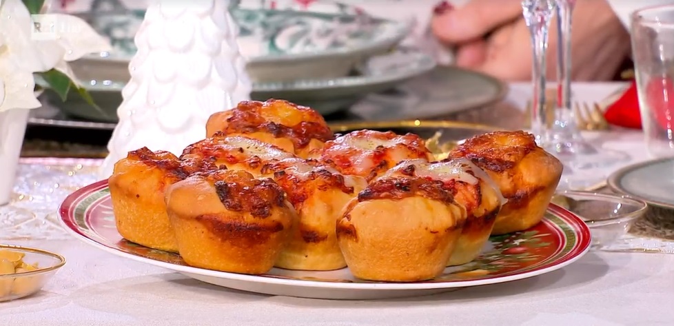 “É sempre mezzogiorno” ricetta di oggi 21 dicembre 2023: Pizzette da buffet di Fulvio Marino