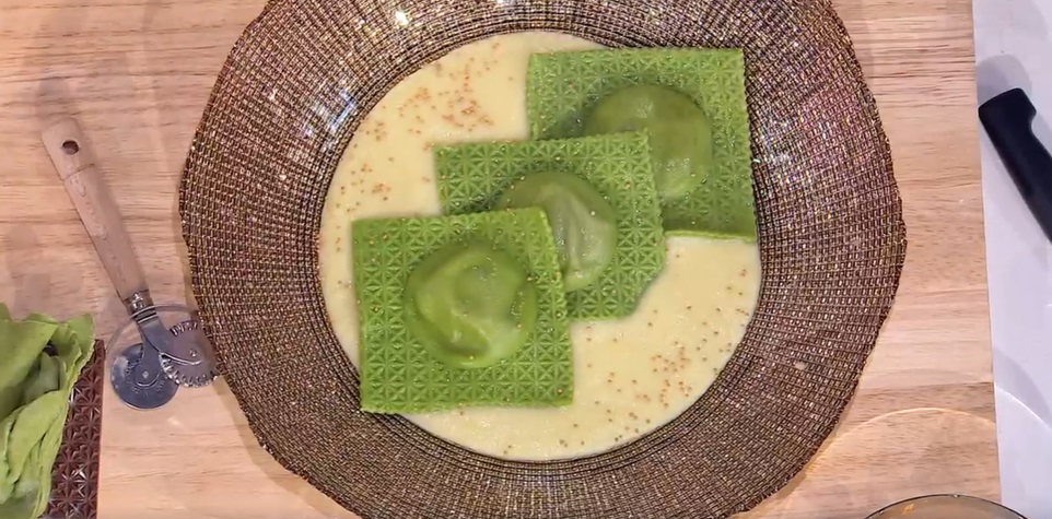 “É sempre mezzogiorno” ricetta di oggi 22 dicembre 2023: Ravioloni lenticchie e zampone di Daniele Persegani