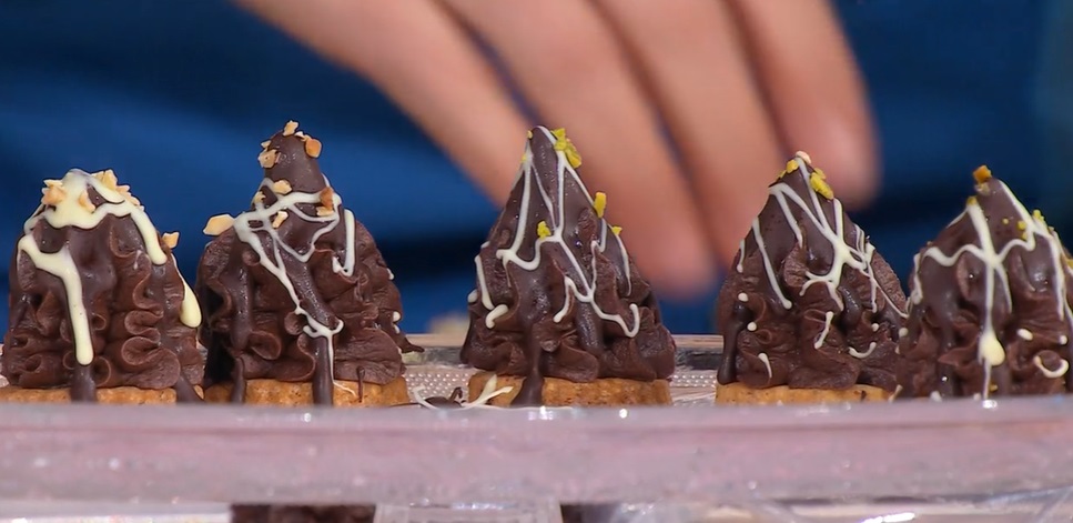 “É sempre mezzogiorno” ricetta di oggi 10 Gennaio 2024: Fiamme di cioccolato alle nocciole di Daniele Persegani