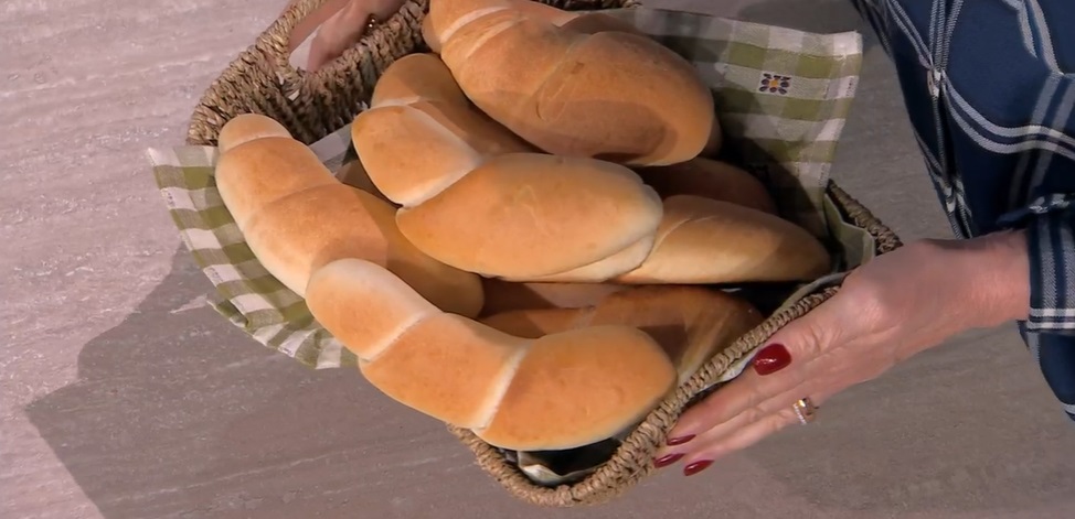 “É sempre mezzogiorno” ricetta di oggi 10 Gennaio 2024: Banane di pane di Fulvio Marino