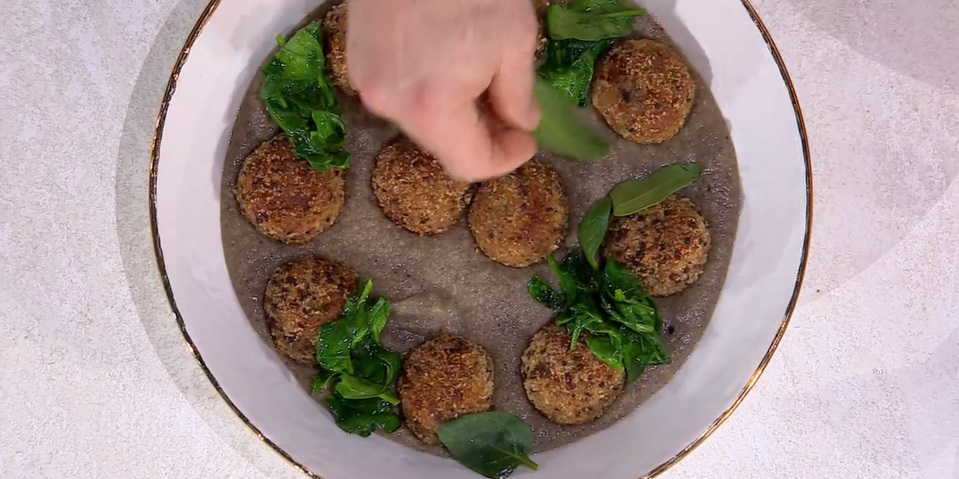 “É sempre mezzogiorno” ricetta di oggi 10 Gennaio 2024: Polpettine di carni bianche e funghi di Fabio Potenzano