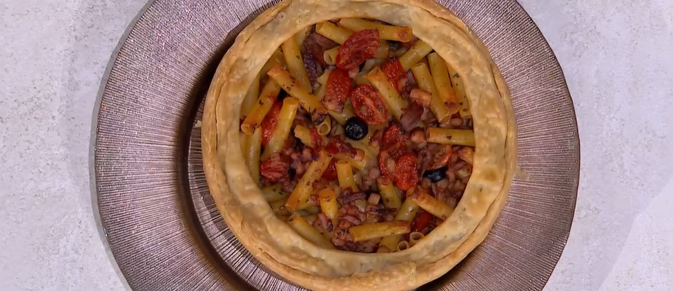 “É sempre mezzogiorno” ricetta di oggi 5 Gennaio 2024: Timballo di mare in crosta di Mauro e Mattia Improta