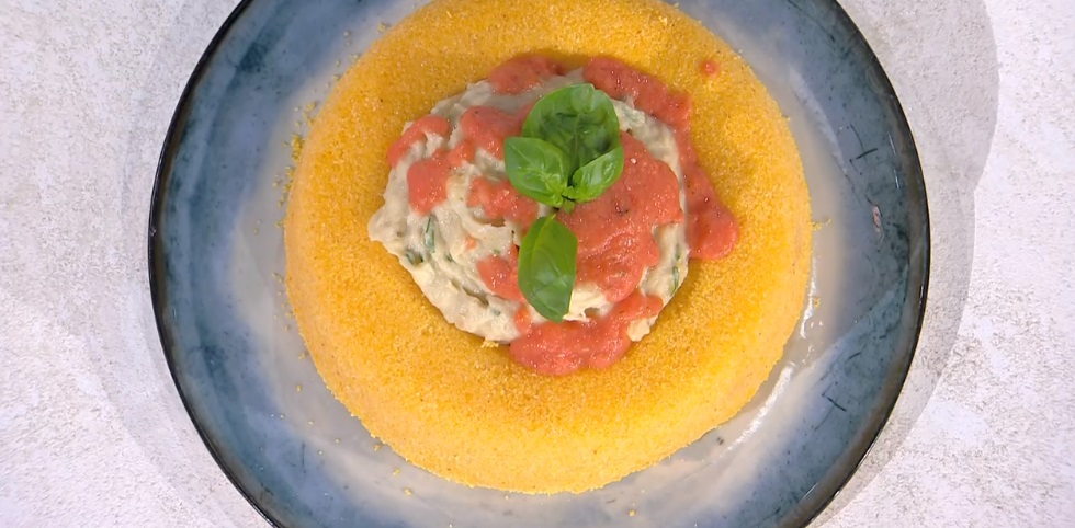 “É sempre mezzogiorno” ricetta di oggi di Ivano Ricchebono: timballo di polenta con baccalà mantecato