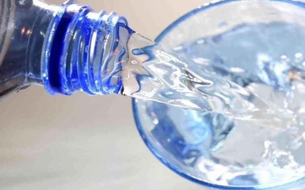 Come bere acqua per abbassare la glicemia: ecco il metodo