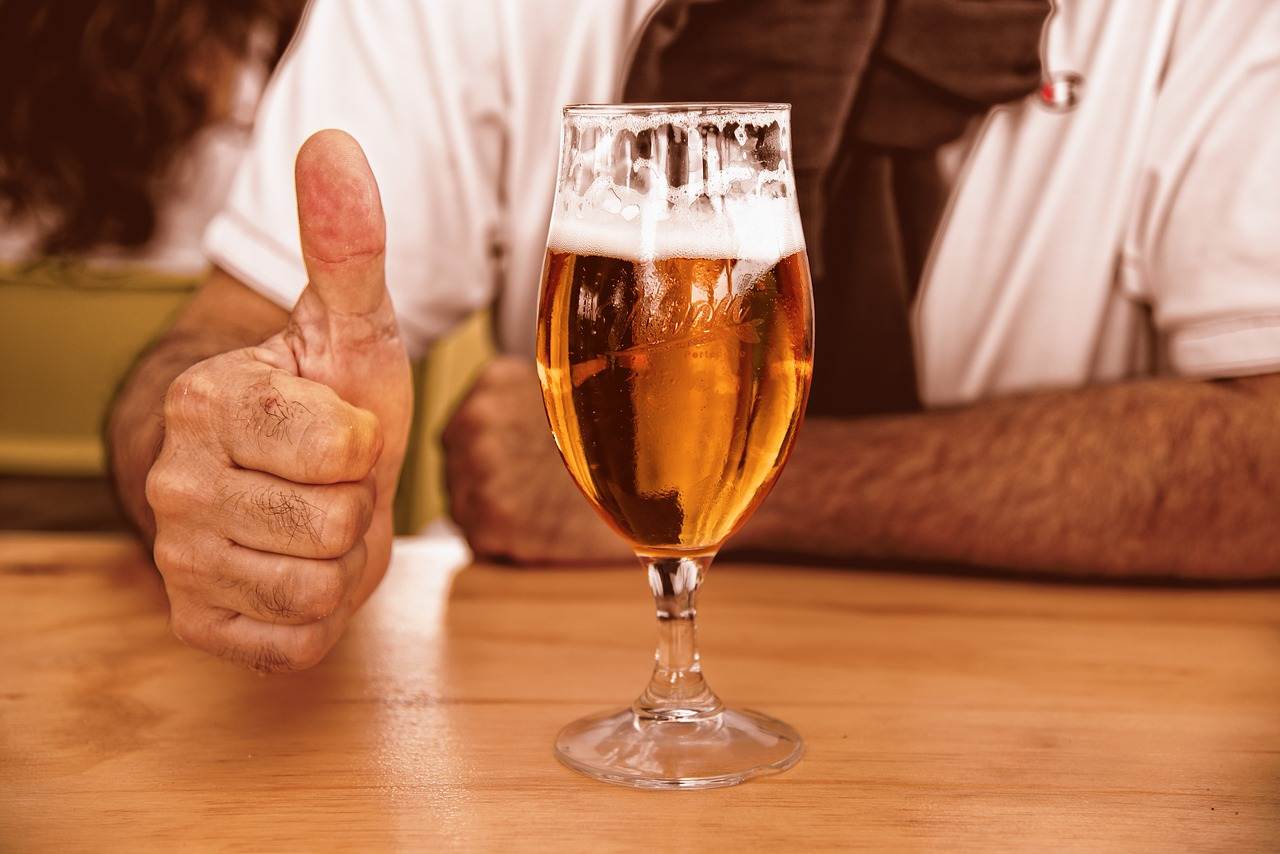 Scopri cosa accade realmente al tuo corpo quando bevi birra dopo le 23! Risultati incredibili!