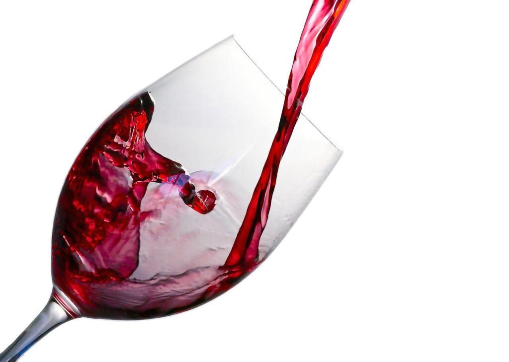 Scopri cosa accade al tuo organismo quando bevi 2 bicchieri di vino poco prima di coricarti avendo il colesterolo alto!