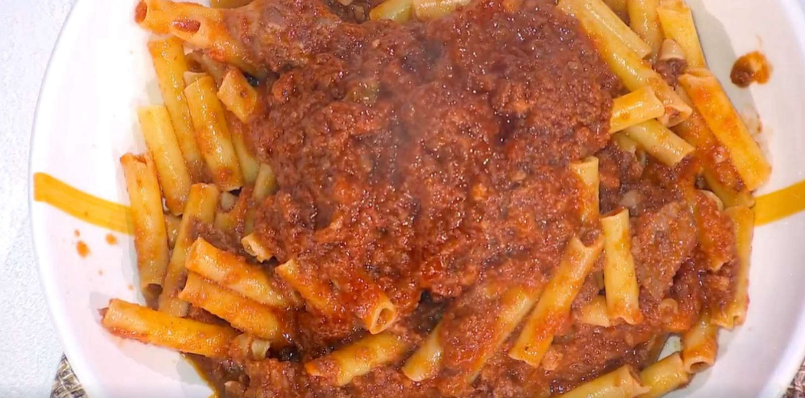 É sempre mezzogiorno, ricetta di oggi 25 settembre 2024: Ragù alla napoletana di Daniele Persegani