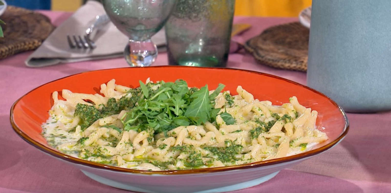 É sempre mezzogiorno, ricetta di oggi 9 ottobre 2024: Strozzapreti con crema di rucola di zia Cri
