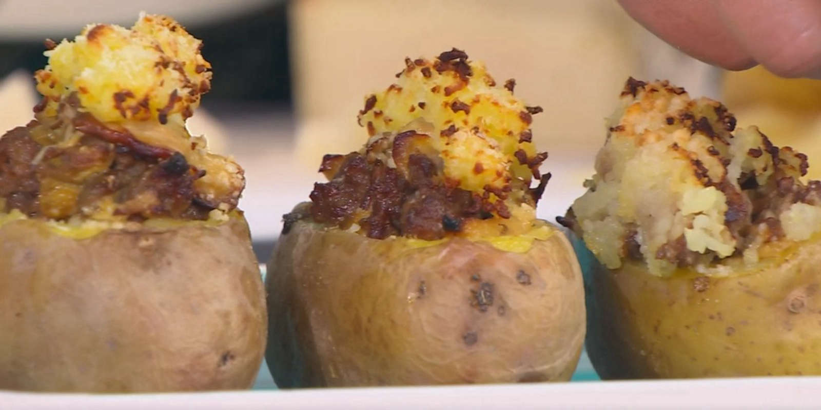 É sempre mezzogiorno, ricetta di oggi 12 novembre 2024: Patate ripiene di Ivano Ricchebono