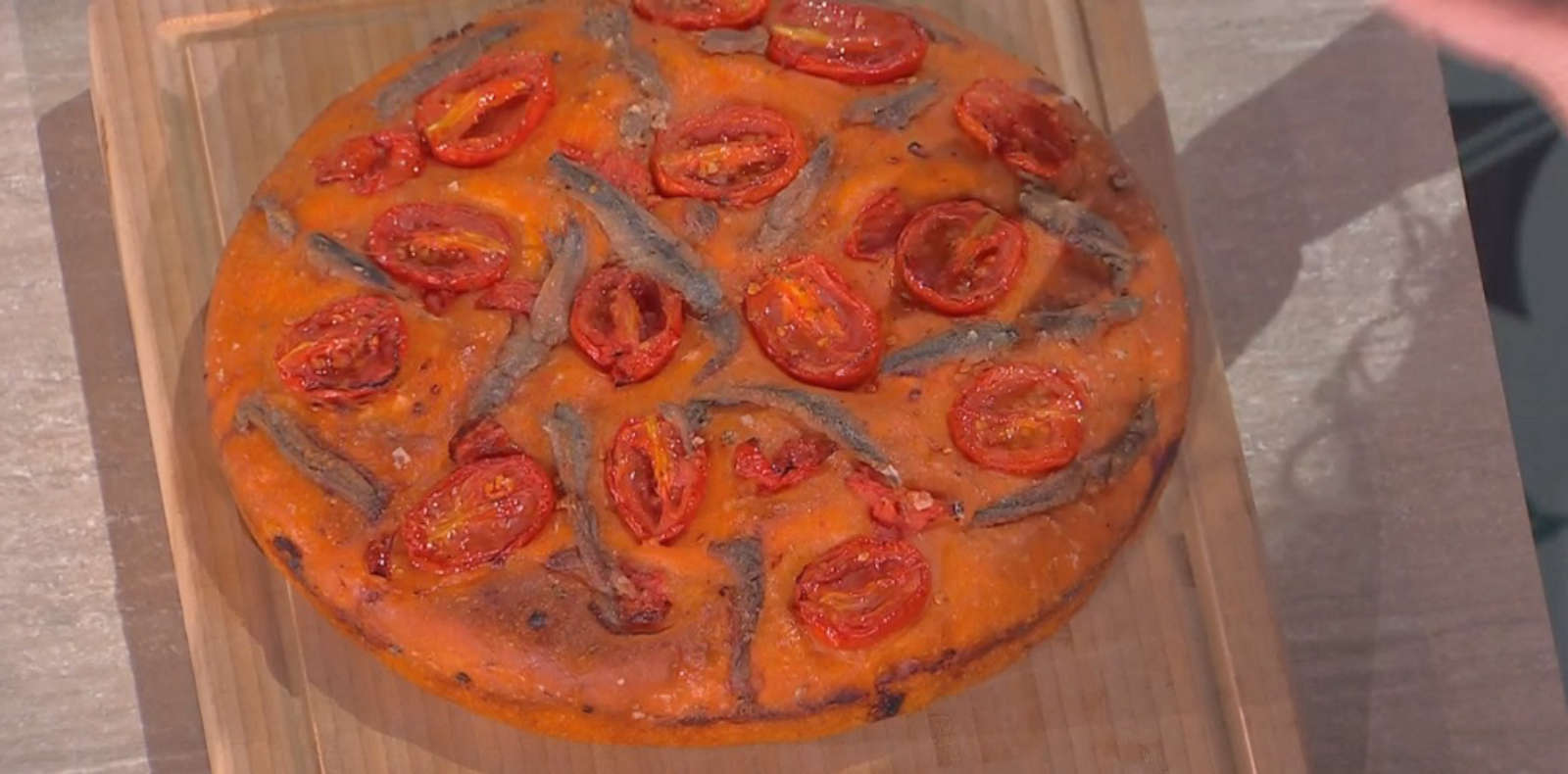 É sempre mezzogiorno, ricetta di oggi 15 novembre 2024: pizza rossa calabrese di Fulvio Marino