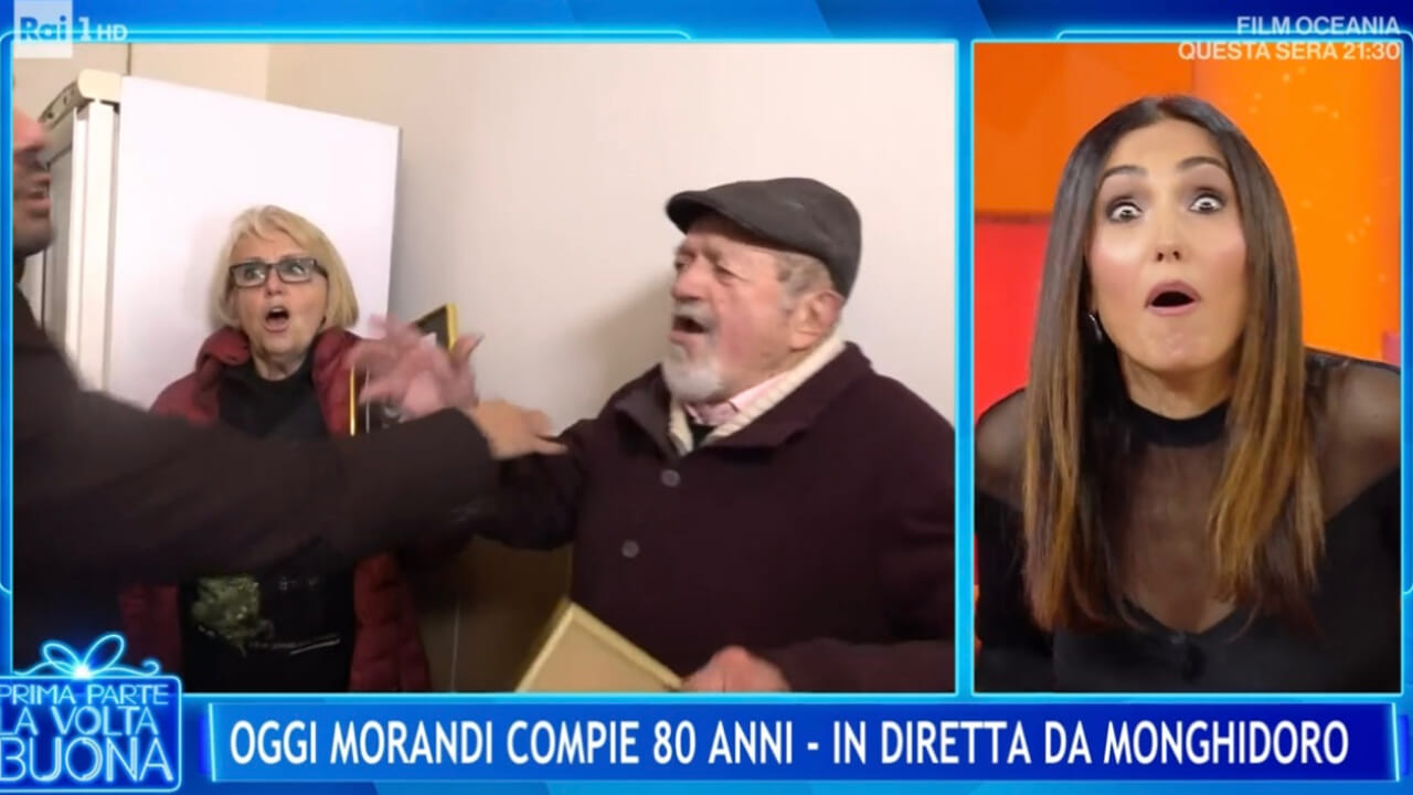 Durante la puntata del programma “La Volta Buona”, Gianni Morandi ha celebrato il suo ottantesimo compleanno, ma un momento imbarazzante ha rubato la scena. L’inviato speciale ha intervistato un amico storico del cantante, Nino, che ha lanciato una gaffe in diretta, seguita da un commento inaspettato che ha lasciato tutti senza parole. Tra aneddoti su Morandi e riflessioni sul suo passato, la puntata ha messo in luce il lato umano e divertente dell’icona musicale.

<ul></noscript>
  <li>Gaffe clamorosa di Nino: “Tanti auguri Gianni, 100 di questi giorni”.</li>
  <li>Risposta inaspettata di Nino sulla partita Benfica-Bologna: “Io sono per la f*ca”.</li>
  <li>Aneddoti divertenti di Magalli sulla giovinezza di Gianni Morandi.</li>
</ul>
Gianni Morandi e la Gaffe Incredibile di Nino nell’Ottantesimo Compleanno