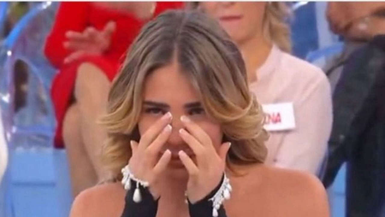 Uomini e donne, Martina De Ioannon: giorno della scelta con la trasmissione che mostra solo la prima parte.