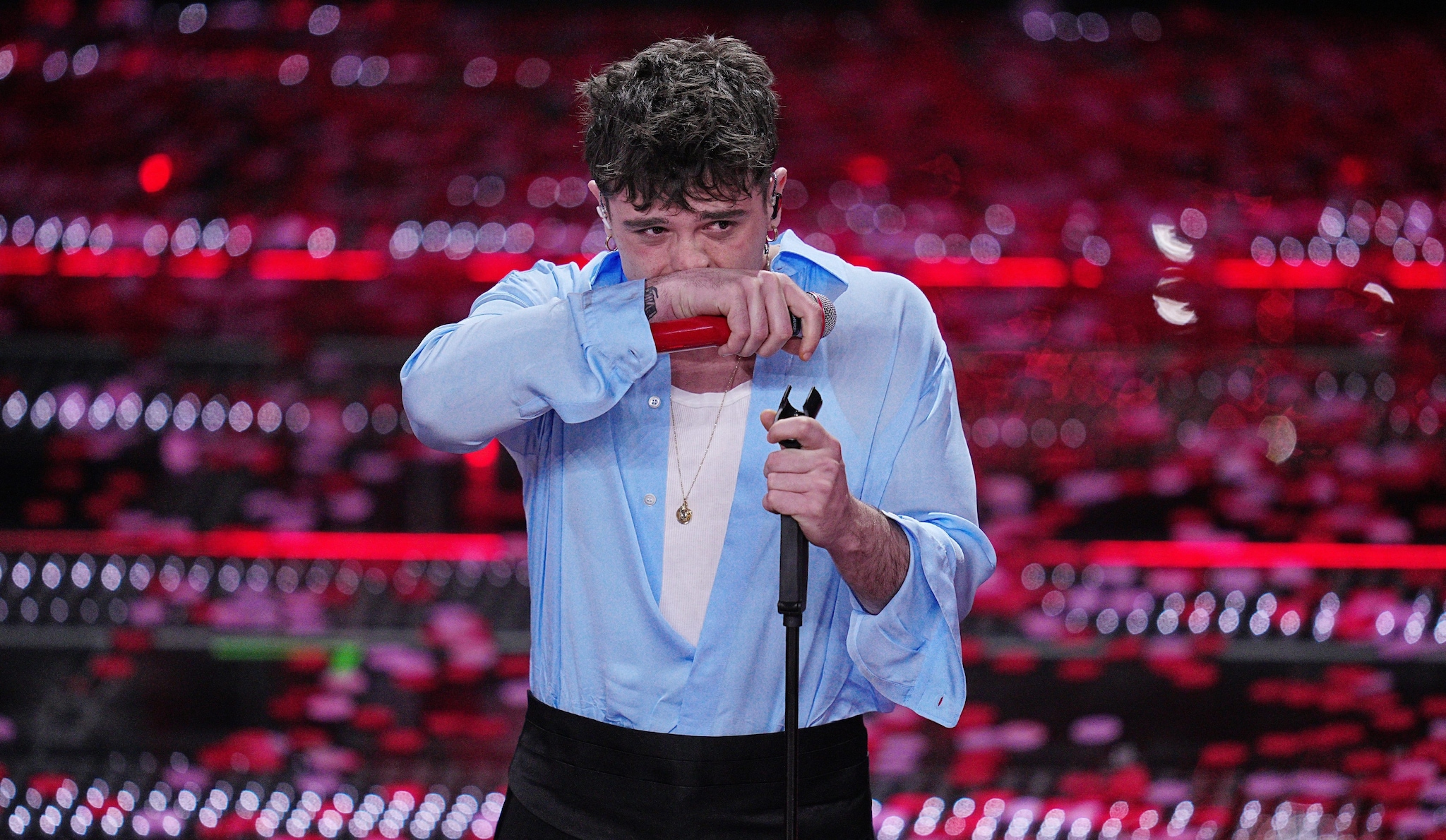 Scopri perché Olly ha rinunciato all’Eurovision 2025 e come questa scelta cambierà la sua carriera musicale