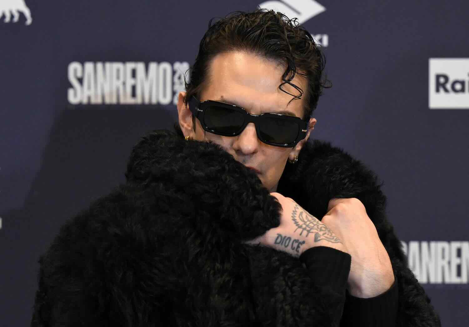 Achille Lauro incanta Sanremo: il gesto romantico che ha stregato tutti