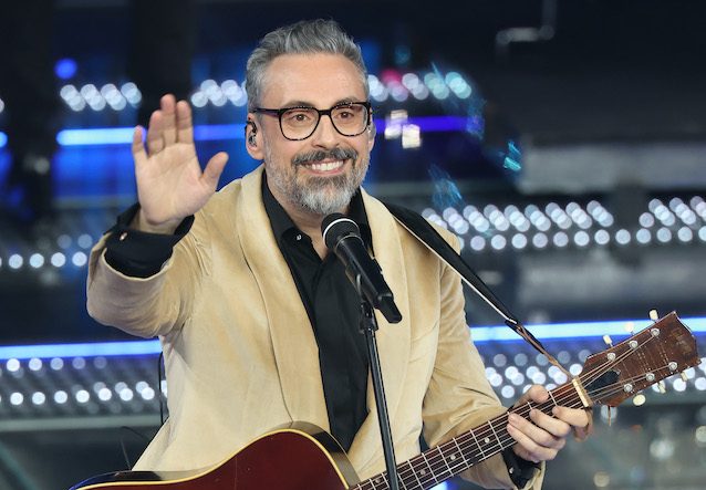 Brunori Sas incanta Sanremo 2025: performance e stile memorabili
