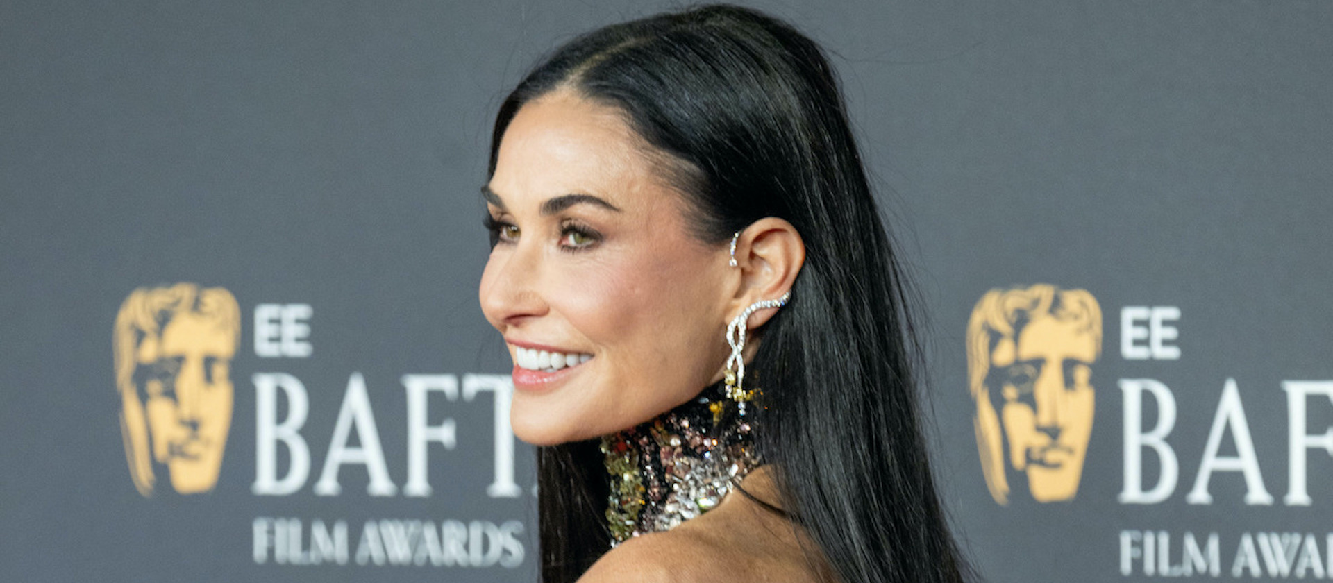 Capelli Lunghi al Bafta 2025: Il Glamour delle Star Over 40