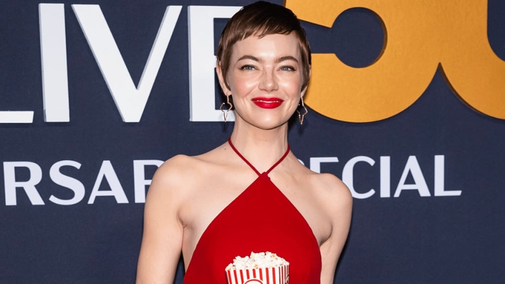 Emma Stone stupisce con abito sensazionale al 50° di SNL