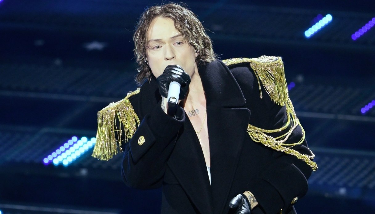 Irama a Sanremo 2025: il Look che Sta Sconvolgendo Tutti