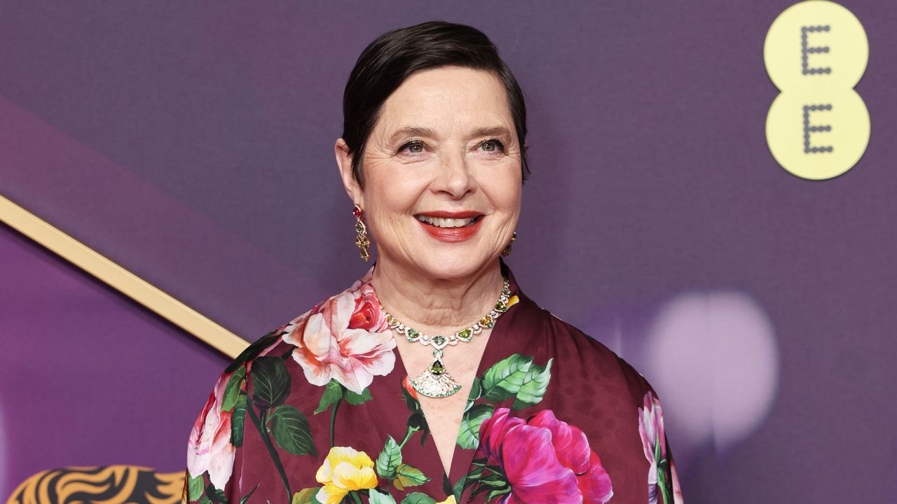 Isabella Rossellini incanta ai Bafta con look Dolce&Gabbana