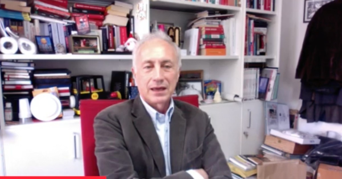 “Sanremo: Travaglio Demolisce le Cover con Critiche Taglienti”