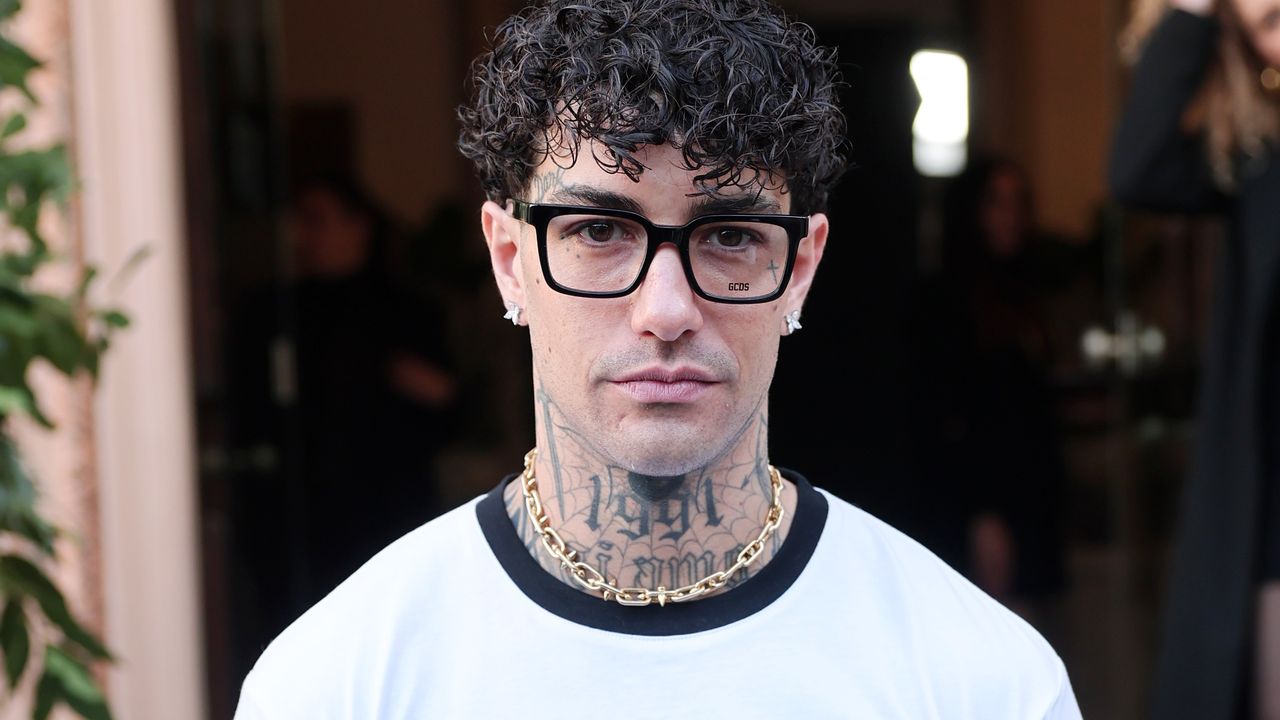 Sanremo 2025: Tony Effe Scatena Polemiche con le Sue Collane