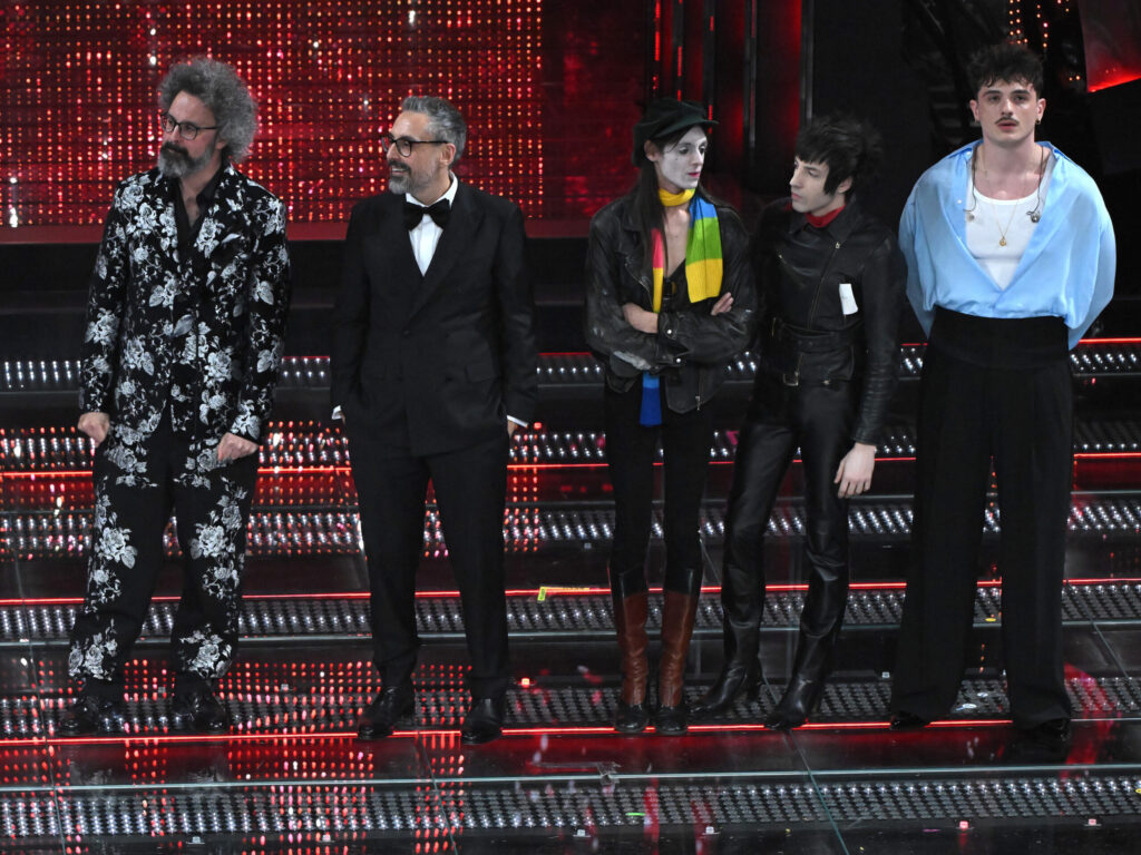 Sanremo 2025: Olly Trionfa tra Colpi di Scena e Polemiche