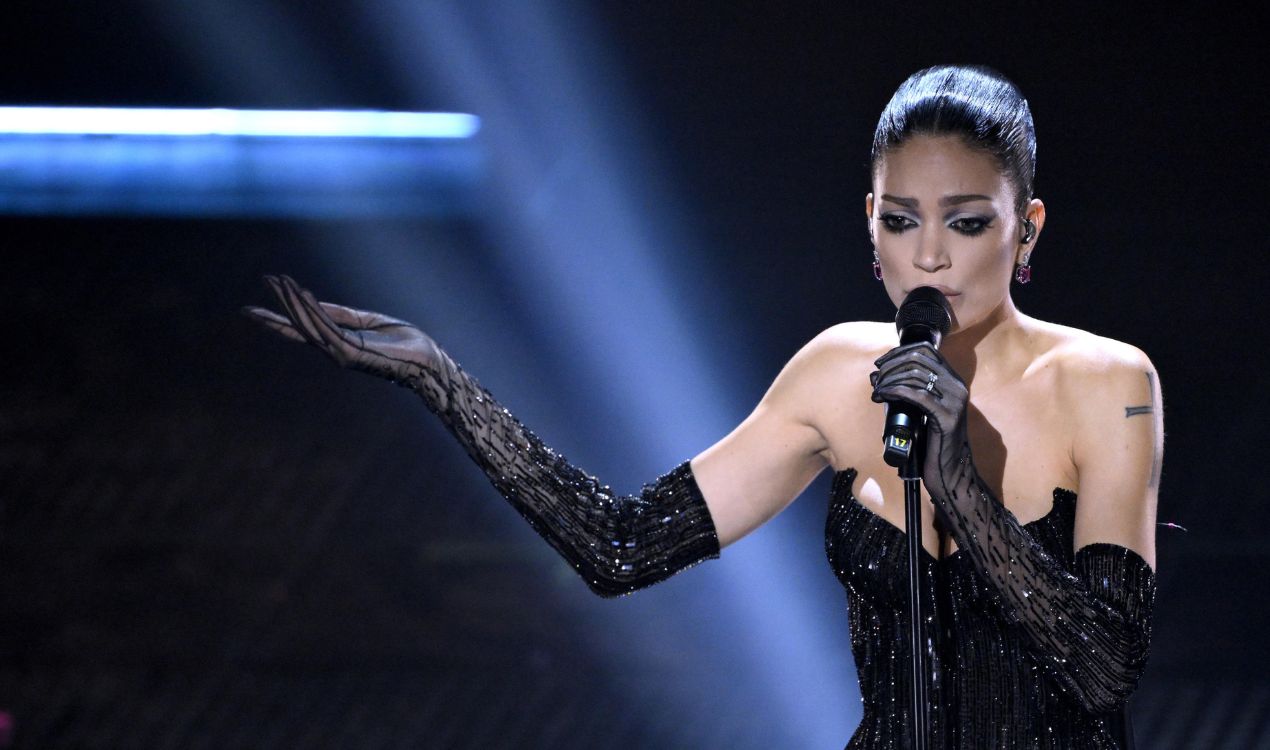 Sanremo 2025: Elodie Shock senza Ballerine sul Palco