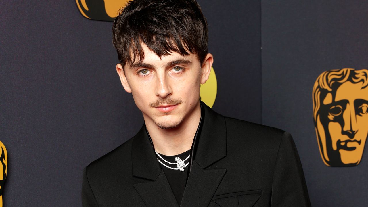 Timothée Chalamet Stupisce ai BAFTA con Look Iconico Cartier