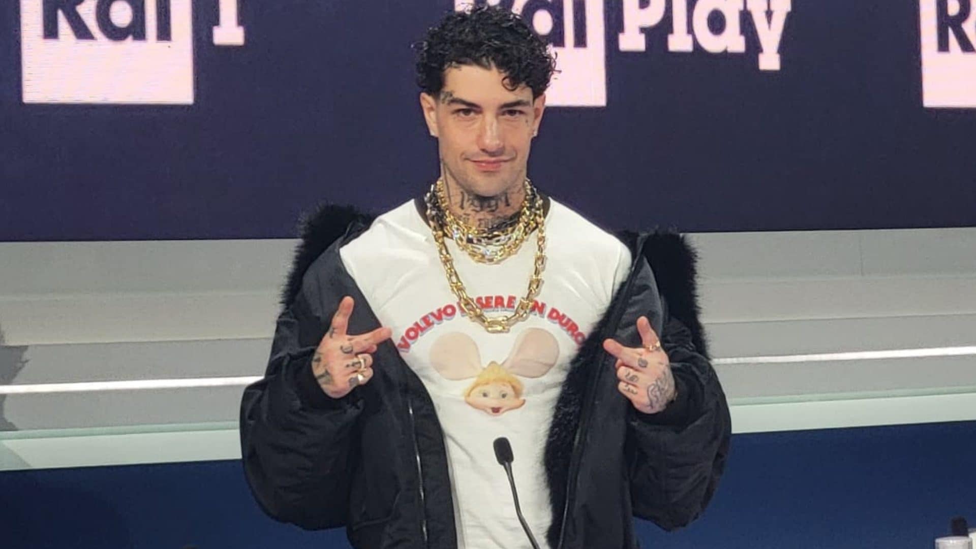 Tony Effe a Sanremo: il “Collana Gate” che scuote i social