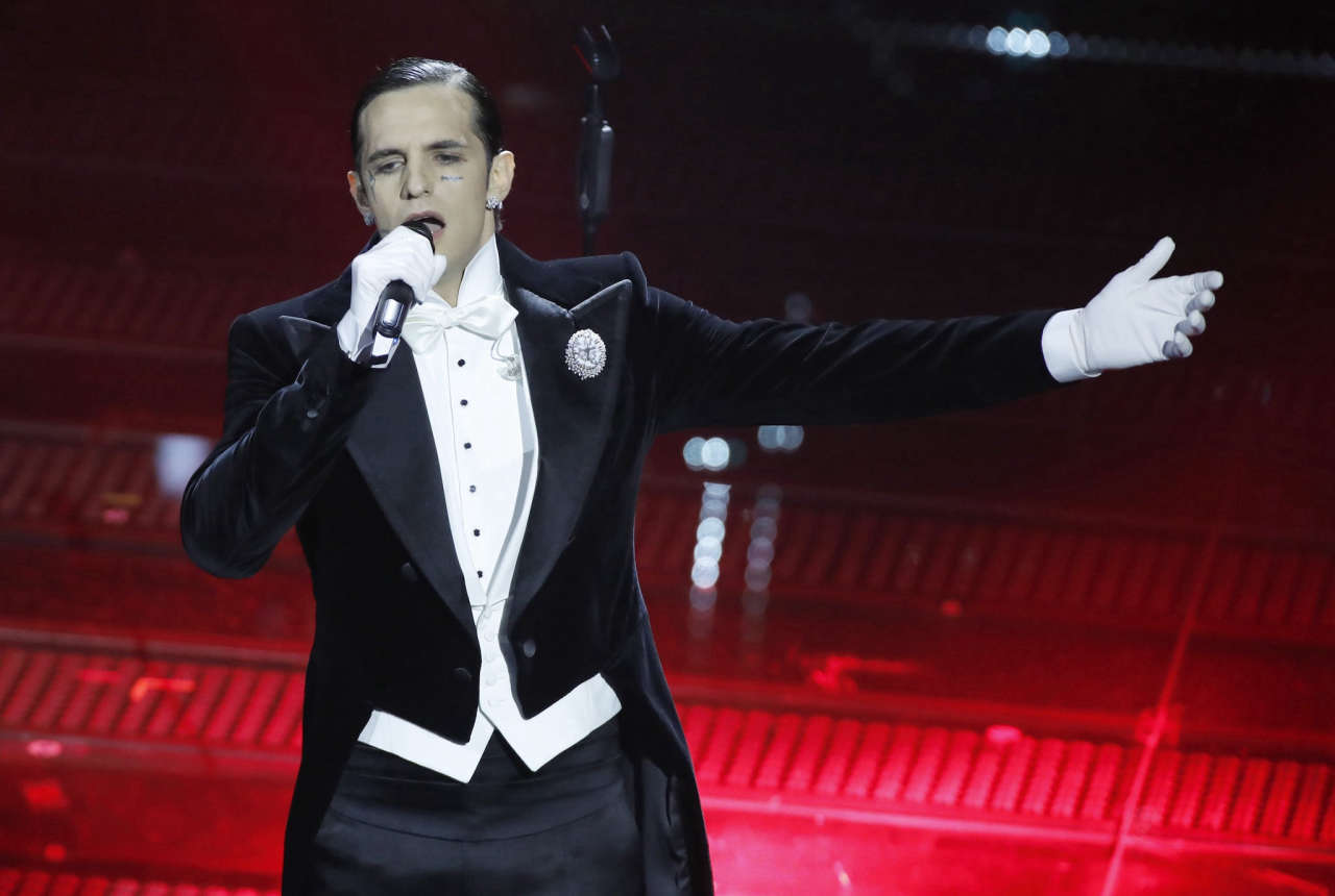 Achille Lauro a Sanremo 2025: la lettera della ex rivela un amore eterno e il potere della musica come terapia