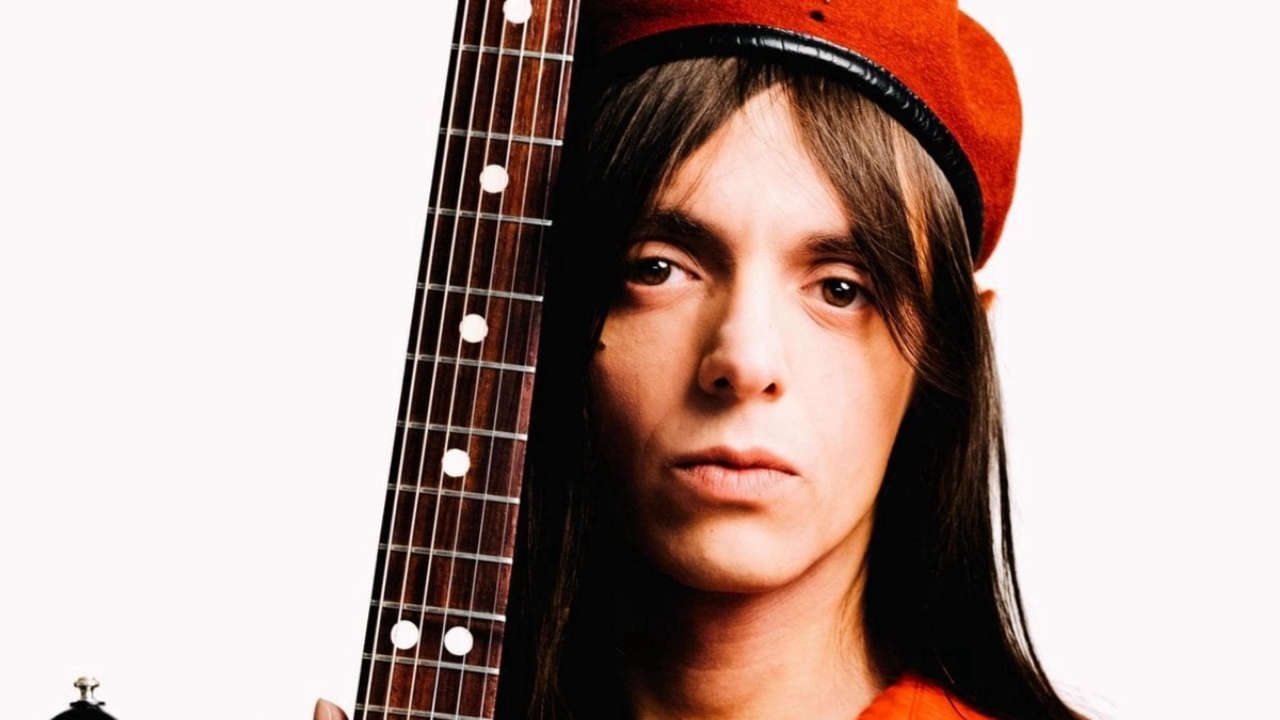 Lucio Corsi brilla a Sanremo 2025: il sogno di un giovane talento e il sostegno incondizionato della nonna Milena