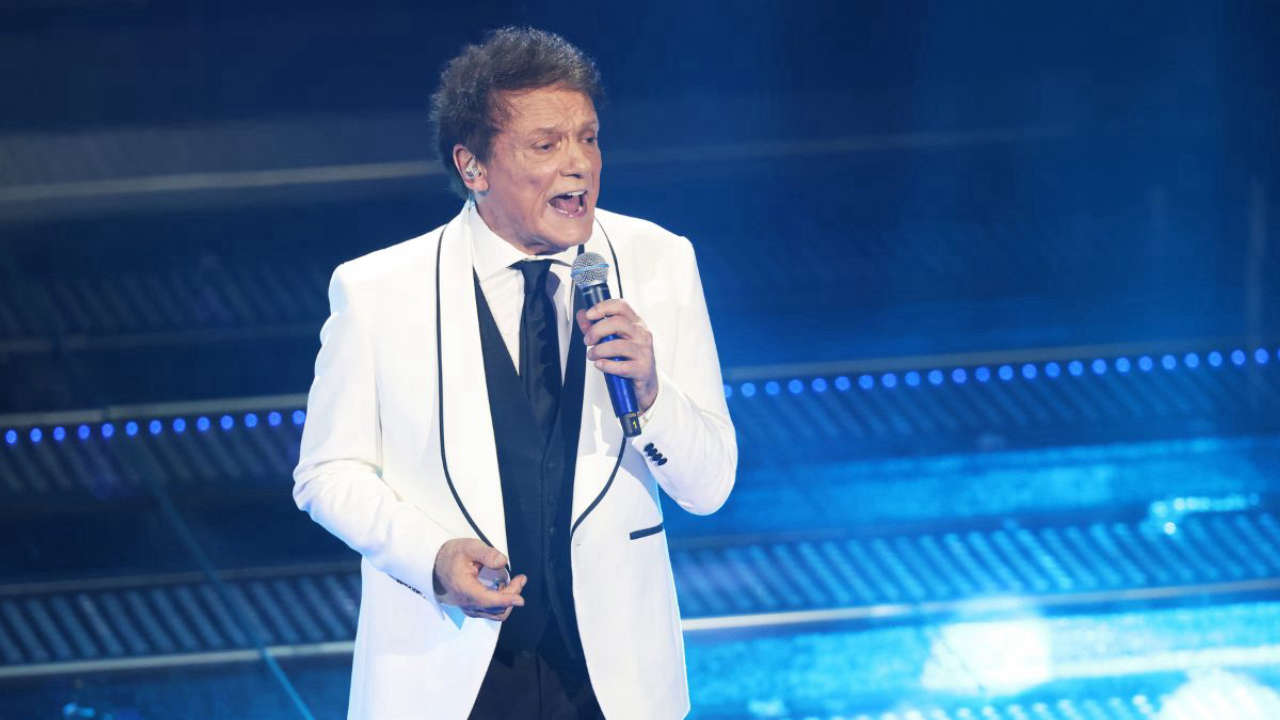 Massimo Ranieri torna a Sanremo 2025 con “Tra le mani un cuore”: un viaggio emotivo tra amore e solitudine.