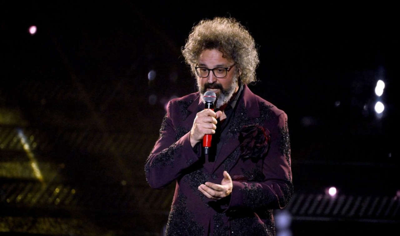 Simone Cristicchi sorprende a Sanremo 2025: la canzone rifiutata che ora emoziona il pubblico con una storia personale.
