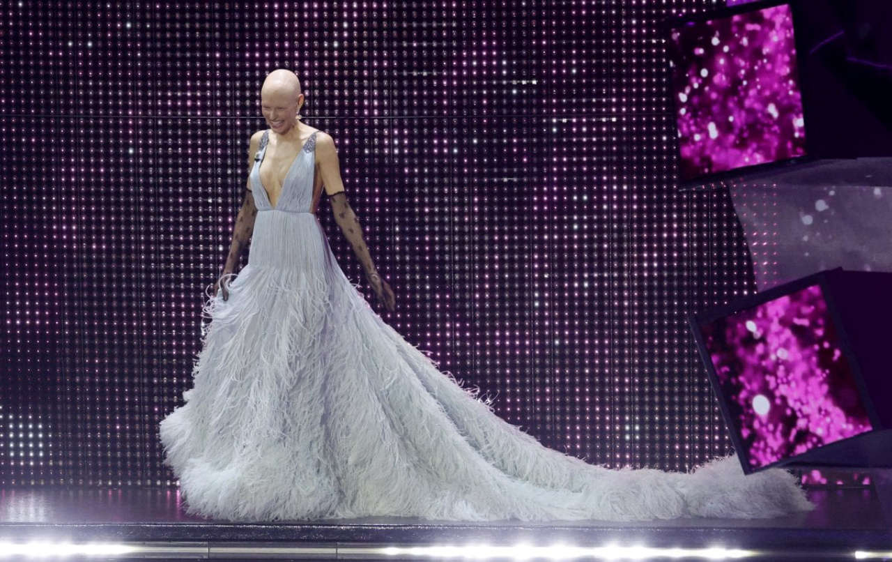 Sanremo 2025: Bianca Balti e gli outfit che hanno fatto sognare, scopri i look più memorabili della serata!