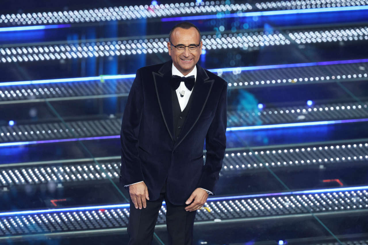 Sanremo 2025, la quarta serata tra emozioni e duetti: scopri chi salirà sul palco e le cover più attese!
