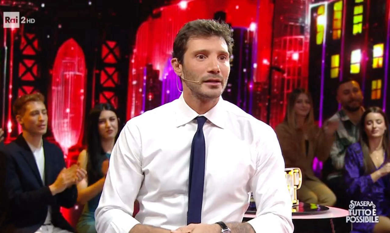 Stasera tutto è possibile cambia rete: De Martino verso Rai 1 per la finale