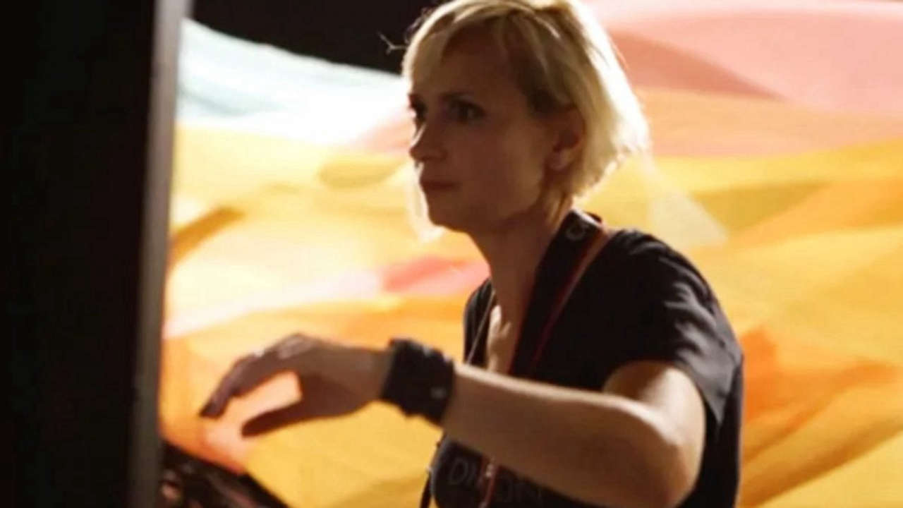 Last Take: L’Incredibile Storia di Halyna Hutchins e le Ombre sulla Sicurezza nei Set Cinematografici
