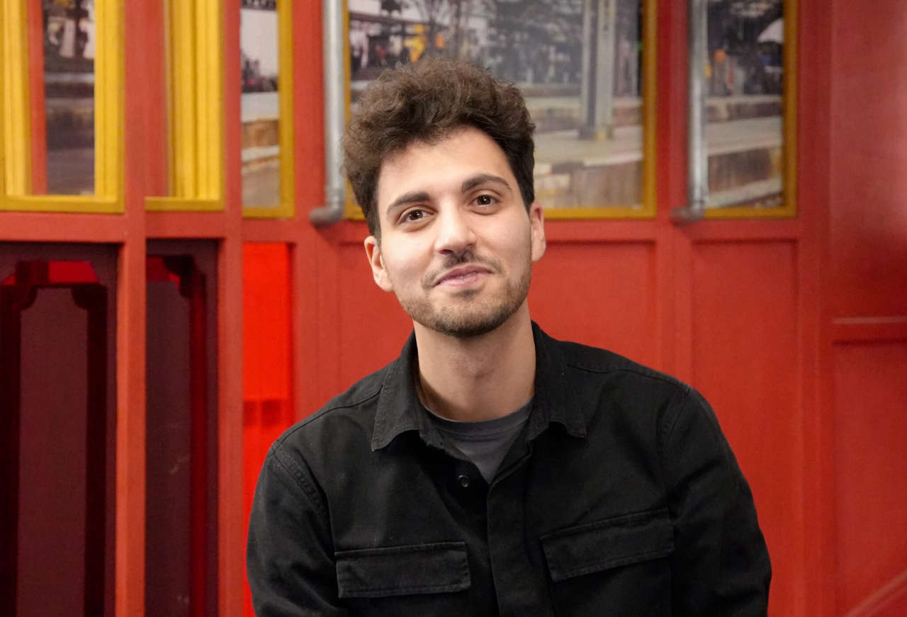 Vincenzo Comunale presenta A Ruota Libera Show: un viaggio comico tra social media e tradizione a Napoli