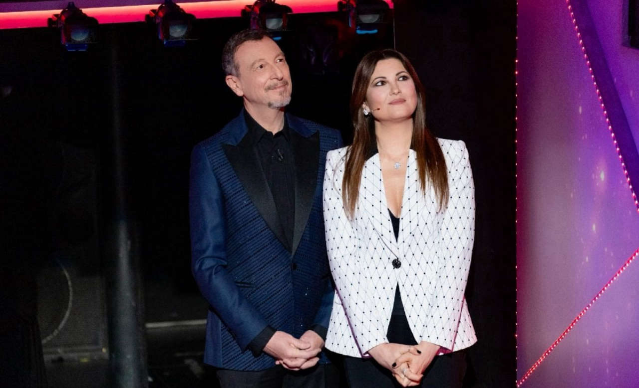 C’è Posta Per Te: Amadeus e Maria De Filippi insieme per emozioni indimenticabili prima del Festival di Sanremo