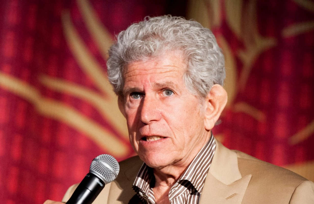 Tony Roberts ci lascia: il carismatico attore che ha incantato il cinema e il teatro americano