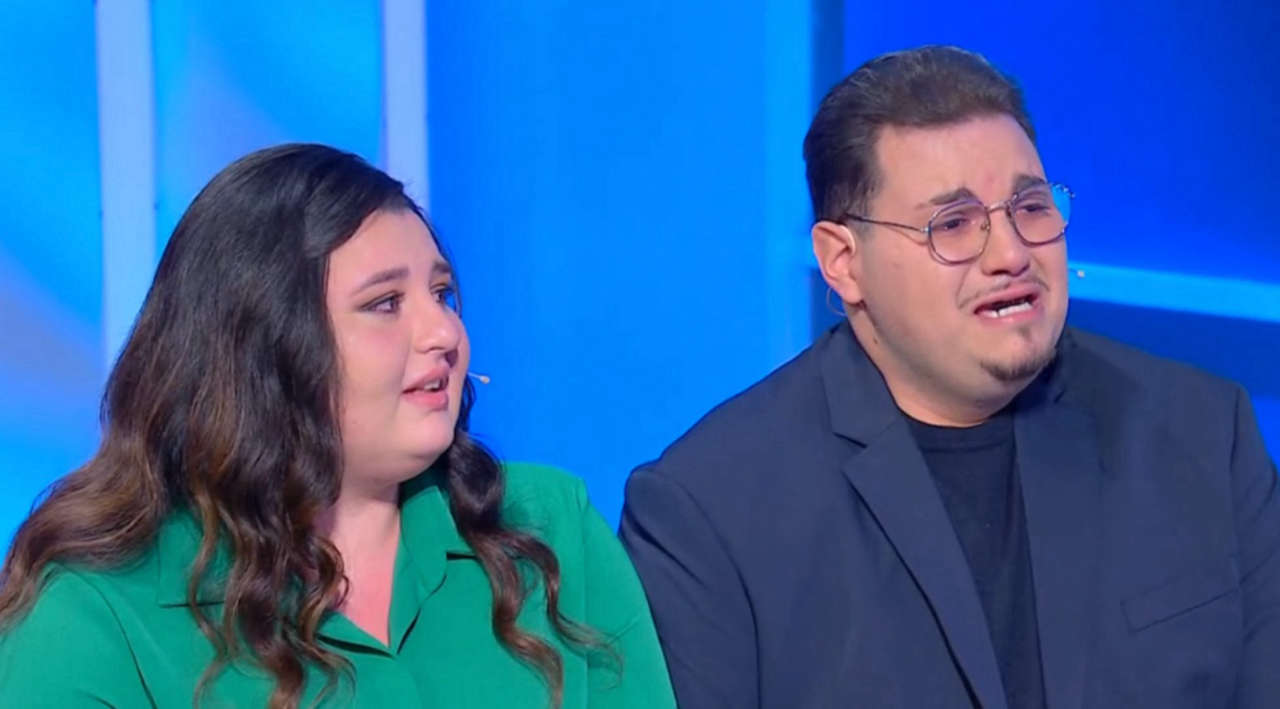 Cristina e Sebastian: Un Amore Ostacolato dalla Famiglia tra Lacrime e Riconciliazione in un Conflitto Stereotipato