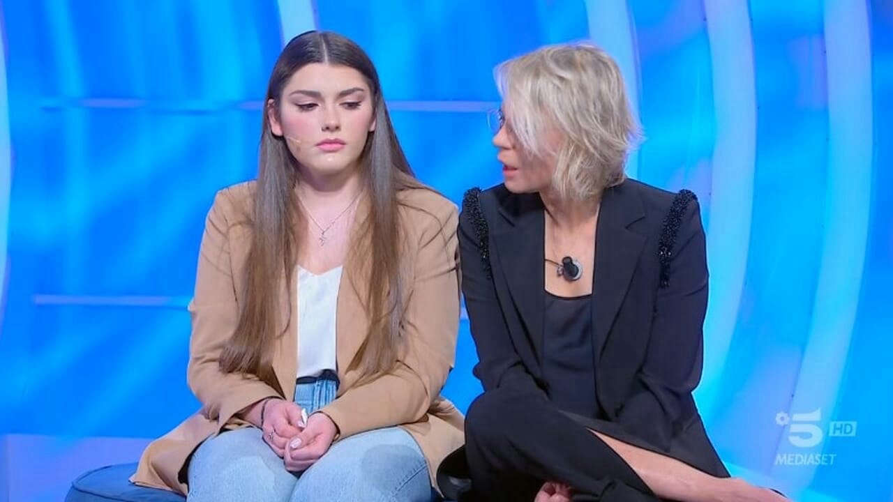 Veronica e Angelica: una storia di assenze, dolori e la ricerca di riconciliazione tra madre e figlia.
