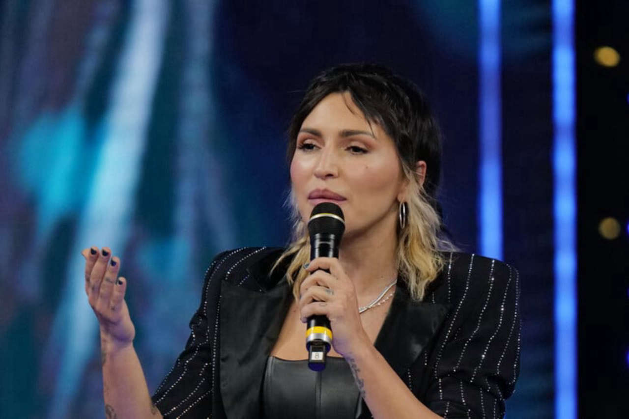 Sanremo 2025: Serena Brancale e il suo inno d’amore “Anema e Core” promettono emozioni indimenticabili sul palco dell’Ariston.