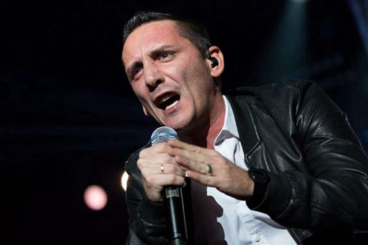 Festival di Sanremo 2025: l’incidente di Kekko Silvestre cambia le carte in tavola e preoccupa i fan dei Modà