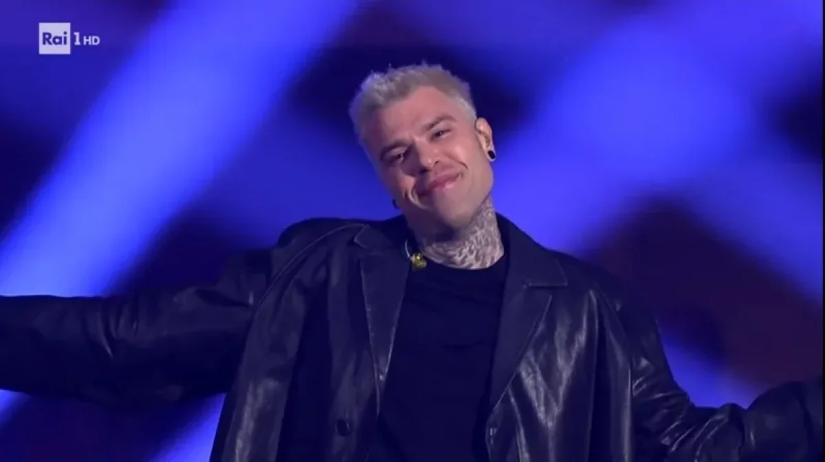 Sanremo 2025: quando canta (a che ora) Fedez quarta serata Festival